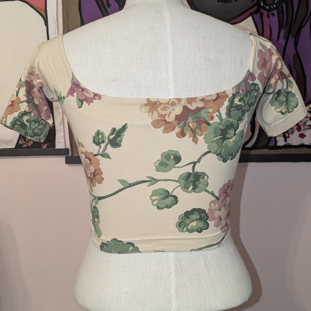 Floral Cream Crop Top - Picture 3 of 5
